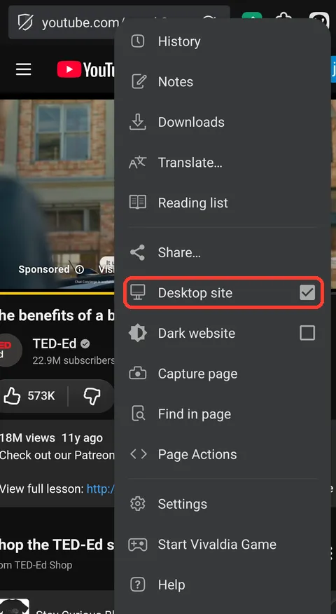 Menu Vivaldi trên YouTube với mục Desktop site đang bật